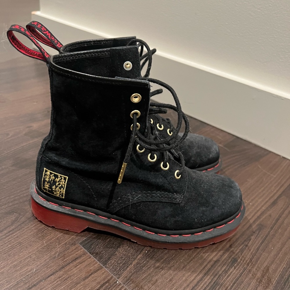 Dr martens boots! Super soft leather, fits like size 6-6.5